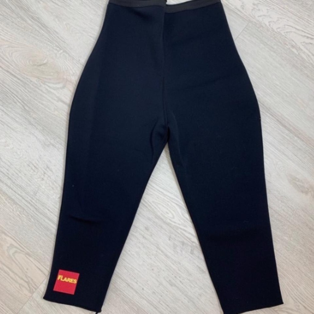 Flares Black Neoprene High Waisted Cropped Leggings Capri with Red Patch Size S